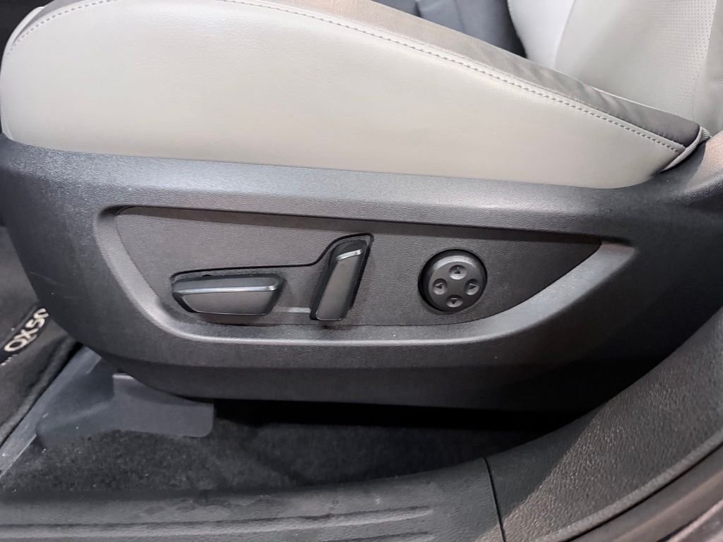 Used 2023 Gray INFINITI LUXE image 11