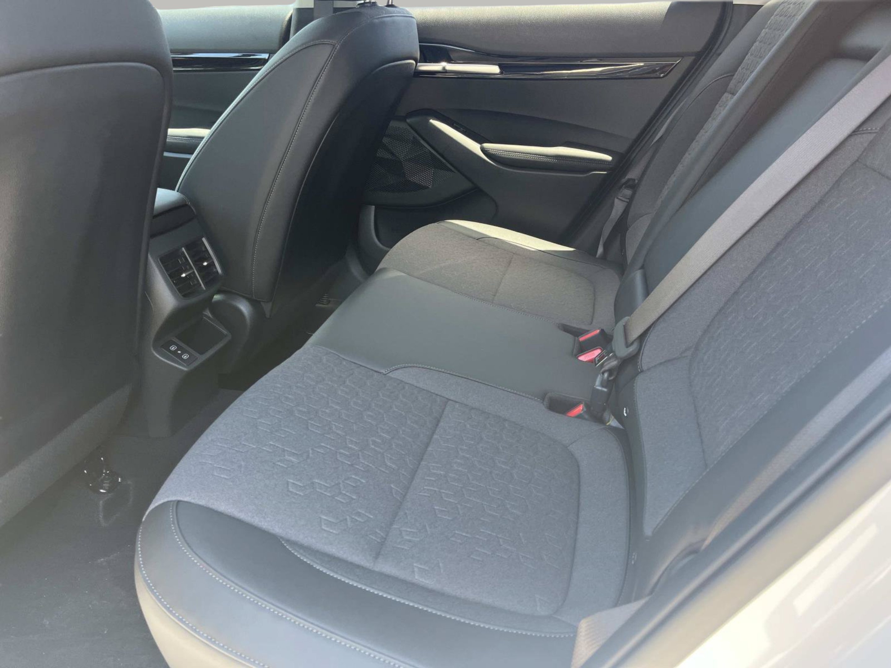 New 2026 Snow White Pearl Kia S image 16