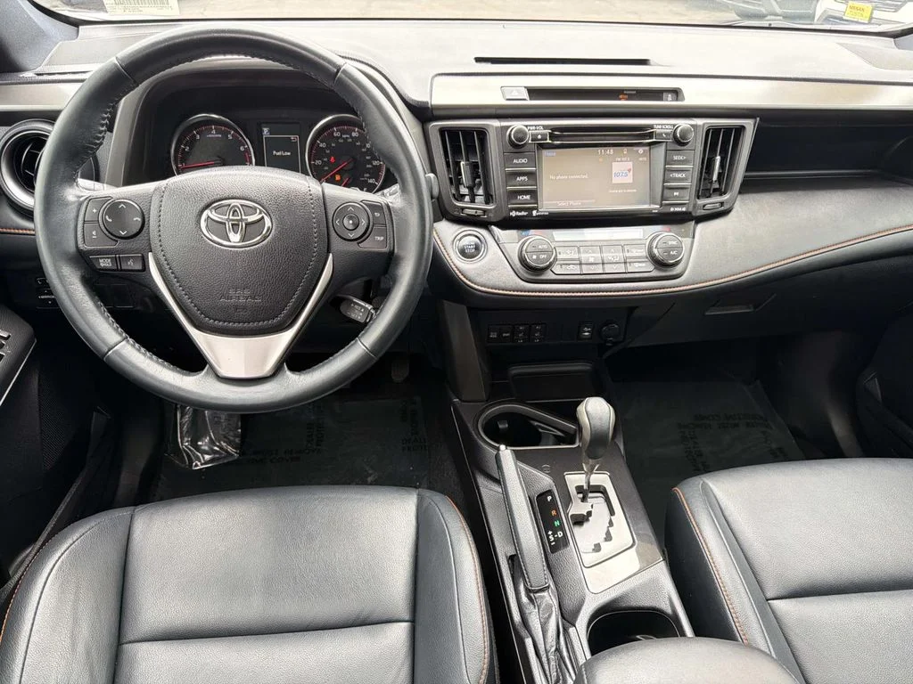 Used 2016 SUPER WHITE Toyota SE image 7