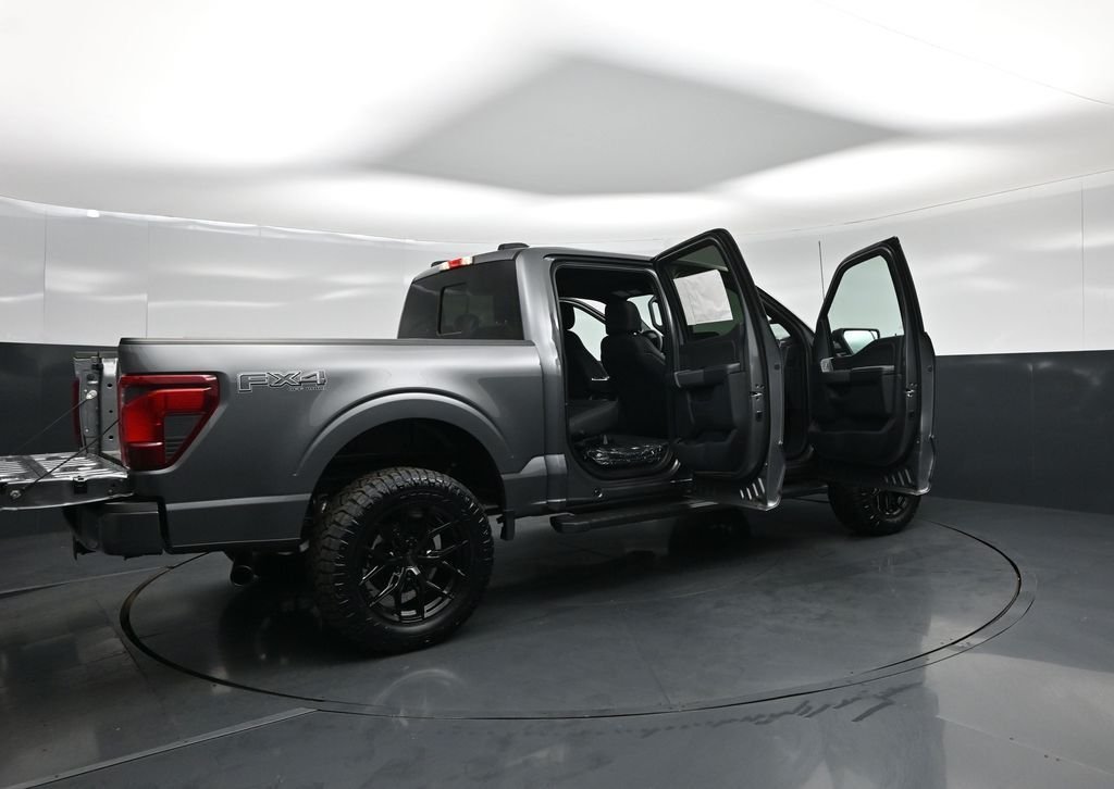 New 2026 Carbonized Gray Metallic Ford XLT image 5
