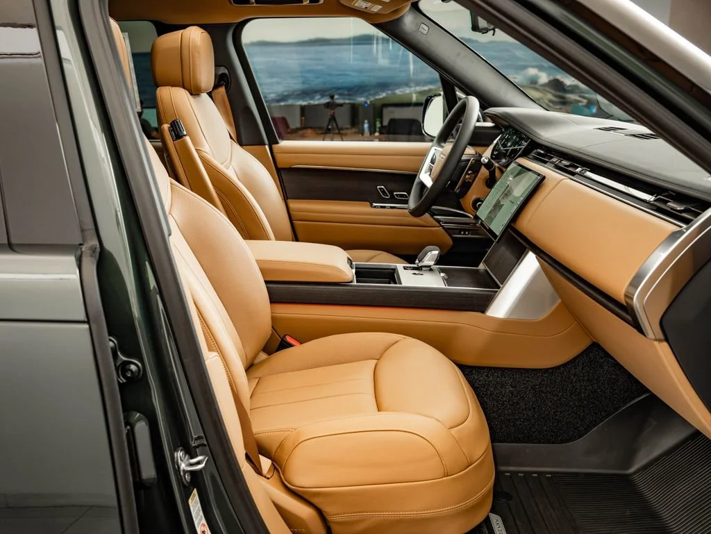 New 2026 Belgravia Green Land Rover SE image 24