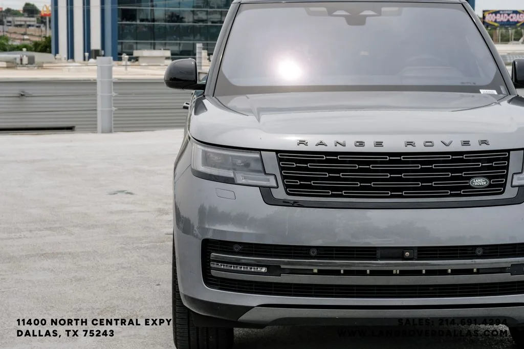 Used 2023 Grey Land Rover SE image 54