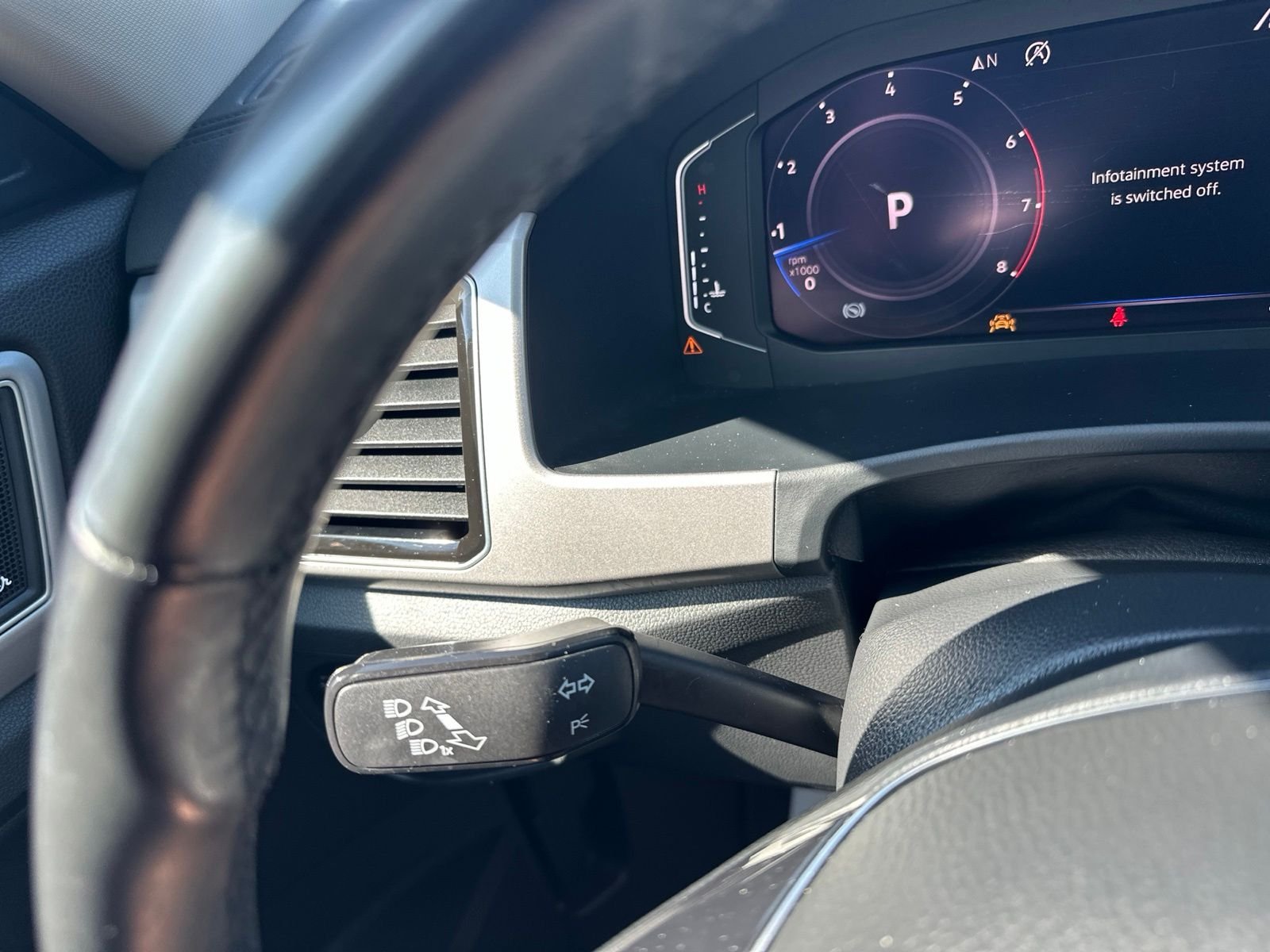 Used 2019 Gray Volkswagen SEL Premium image 63