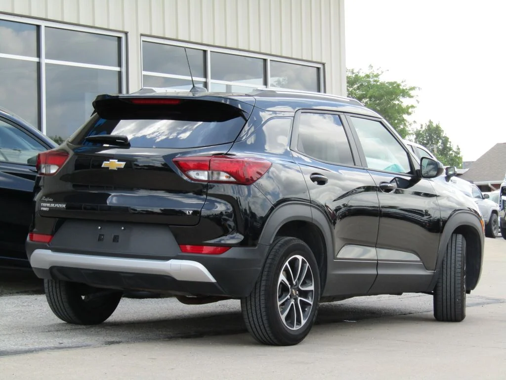 Used 2025 Black Chevrolet LT image 3