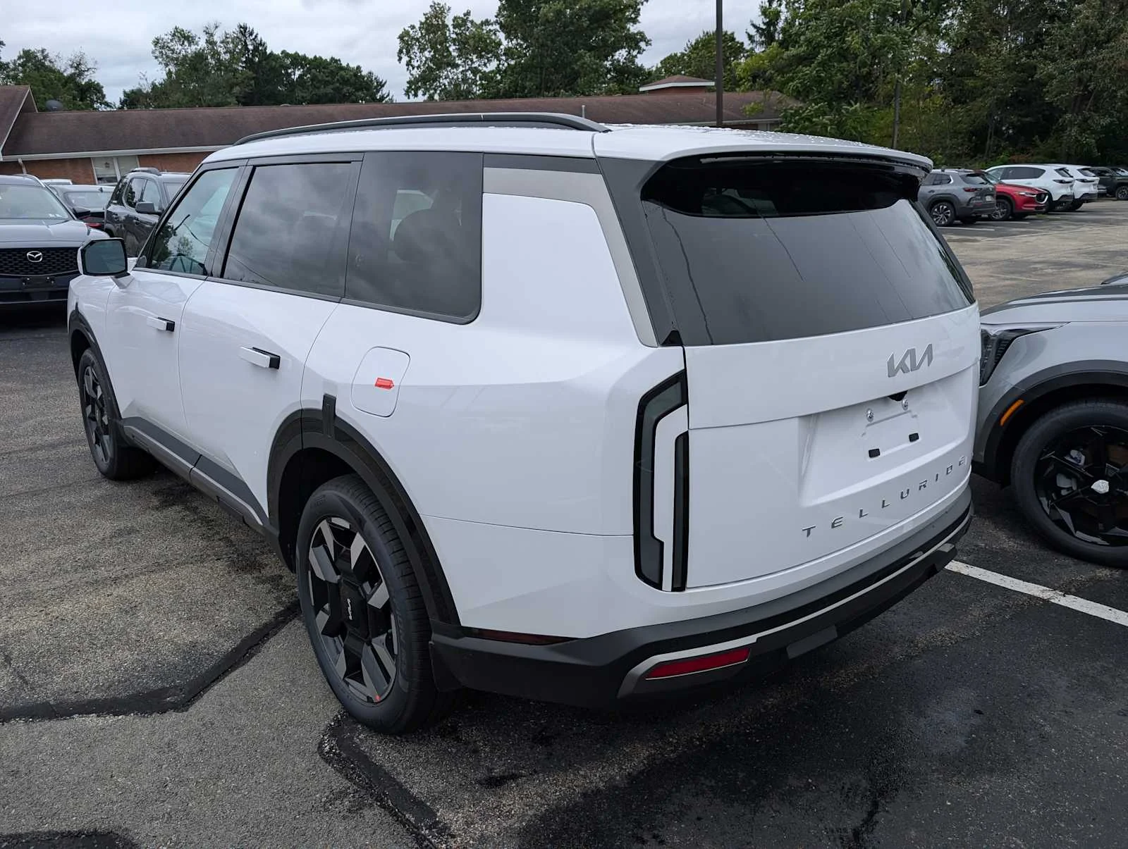 New 2027 Glacial White Pearl Kia S image 9