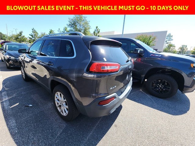 Used 2016 Gray Jeep Latitude image 8