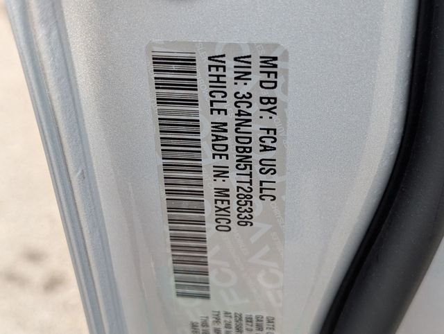 New 2026 Silver Zynith Metallic Clear-Coat Exterior Paint Jeep Latitude image 32