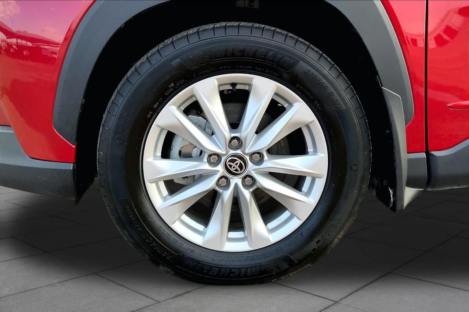 2024 Toyota Corolla Cross LE - Photo 11