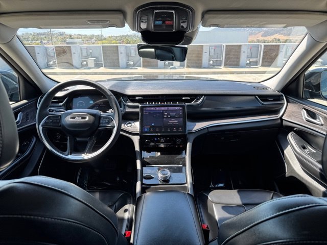 Used 2023 Rocky Mountain Pearlcoat Jeep Limited image 11