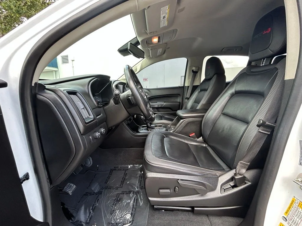 Used 2021 Summit White GMC AT4 w/Leather image 11