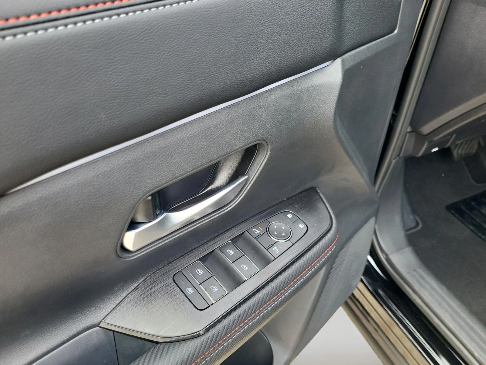 2025 Nissan Kicks SR - Photo 10
