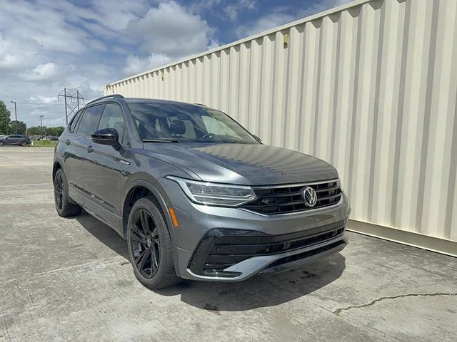 2024 Volkswagen Tiguan 2.0T SE R-Line Black's photo