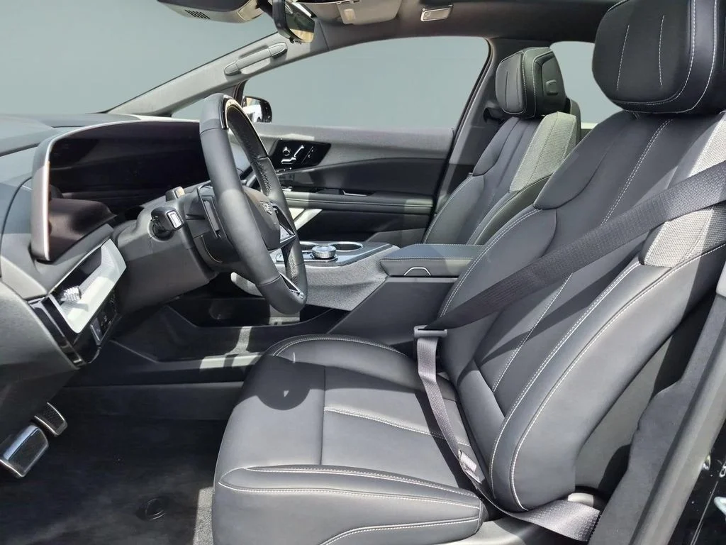 2027 Cadillac OPTIQ Luxury - Photo 18