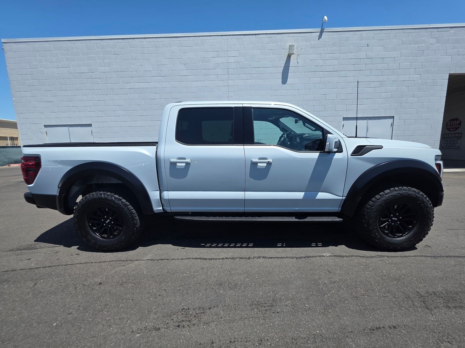 Used 2025 White Ford Raptor image 1