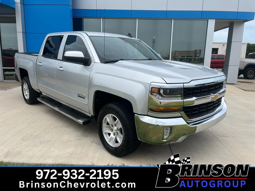 Used 2017 Silver Ice Metallic Chevrolet LT image 3
