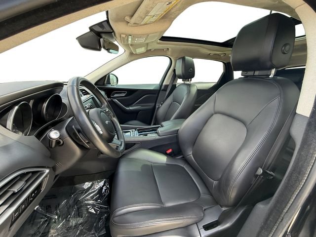 Used 2020  Jaguar 25t Premium image 10