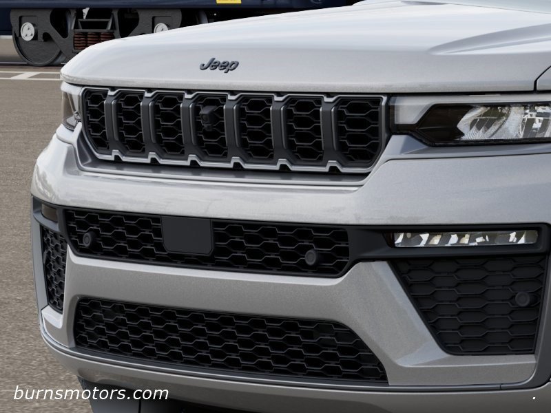 New 2026 Silver Zynith Exterior Paint Jeep Limited Reserve BLACKOUT image 11