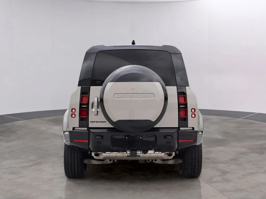 Certified Used 2024 Silicon Silver Premium Metallic Land Rover X-Dynamic SE image 6