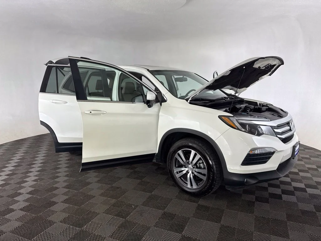 Used 2017 White Honda EX-L image 20