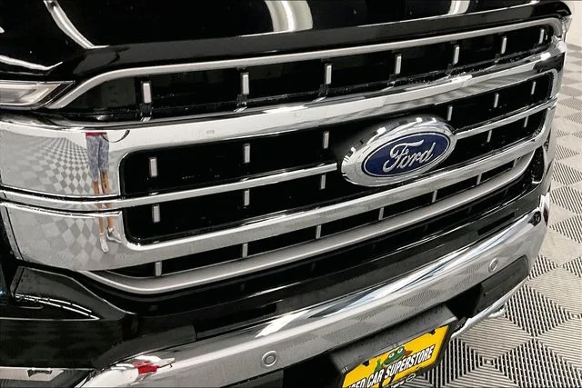 Used 2023 Agate Black Metallic Ford Lariat image 34