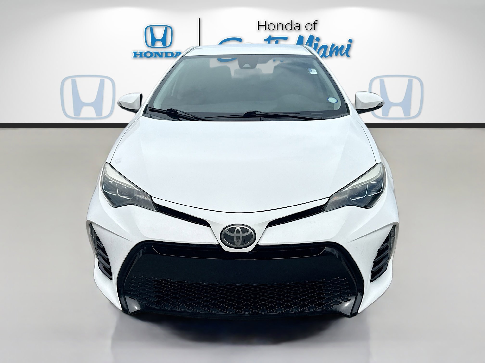 Used 2017 Super White Toyota SE image 2