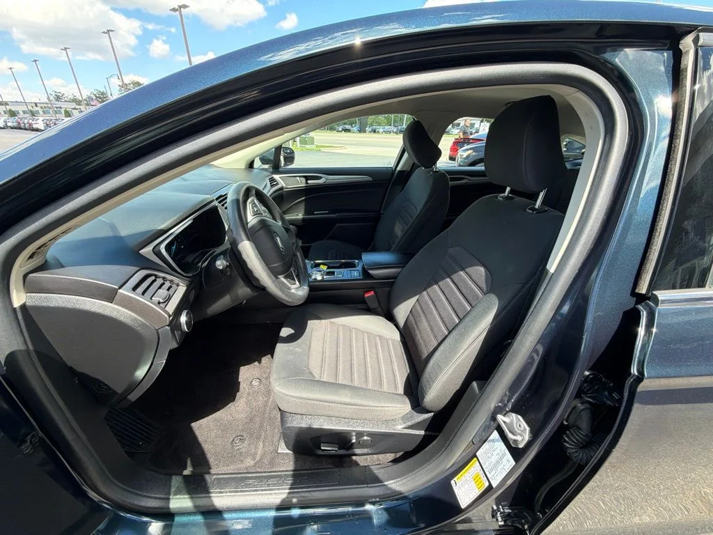 Used 2020 Blue Ford SE image 6