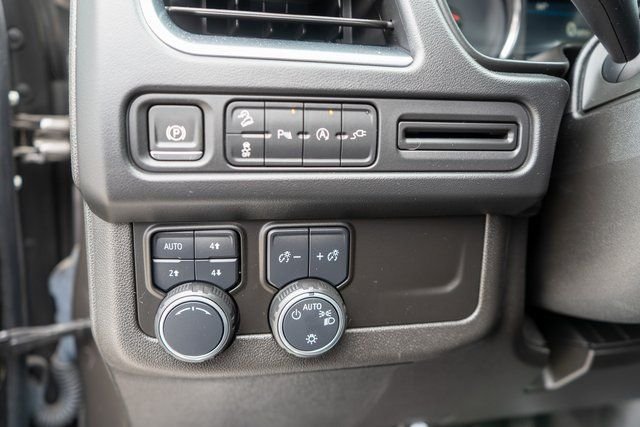 Used 2021 Gray Chevrolet Z71 image 20
