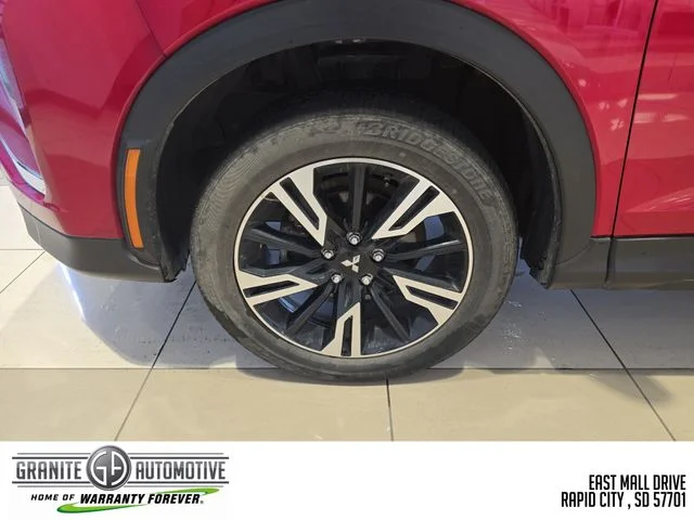 Used 2025 Red Mitsubishi SE image 27