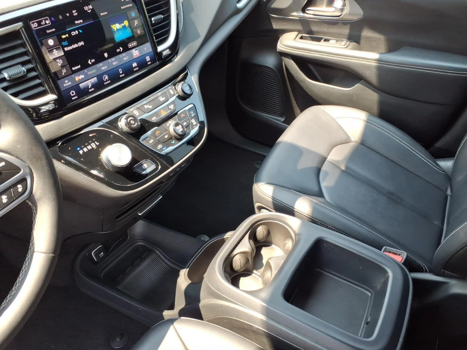 Used 2025 Fathom Blue Pearlcoat Chrysler Select image 20