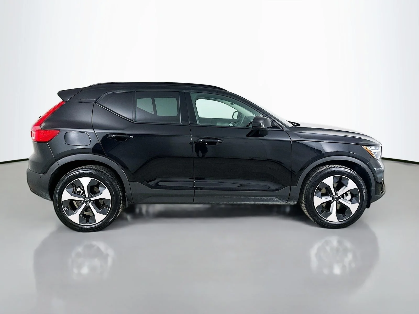 Used 2026  Volvo  image 4