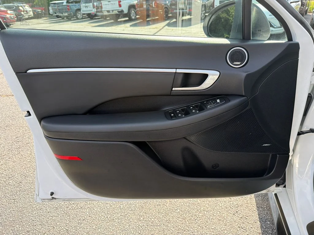 Used 2023 White Hyundai SEL image 10