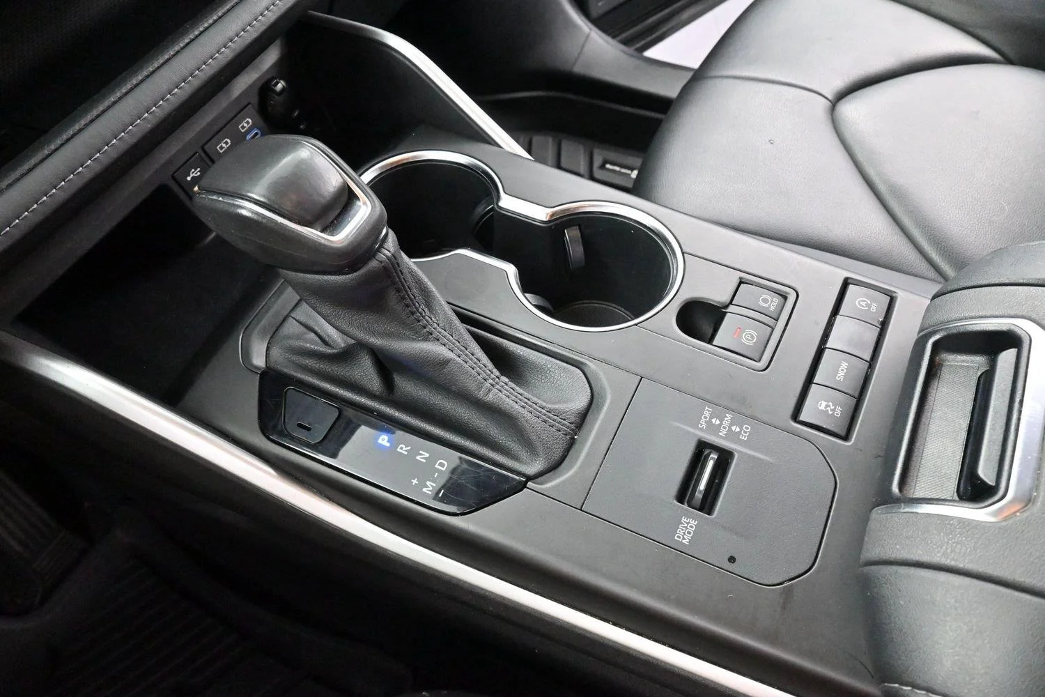 Used 2022 Magnetic Gray Metallic Toyota XLE image 26
