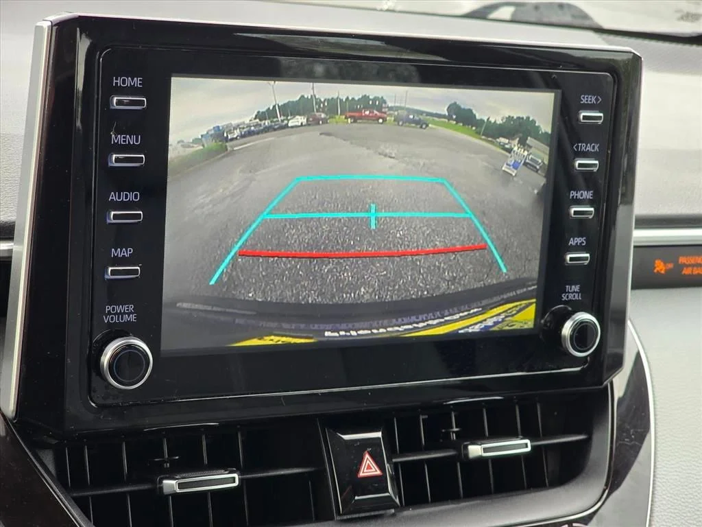 Used 2020  Toyota SE image 5