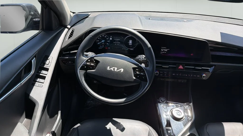 Used 2023 Gray Kia Wind image 16