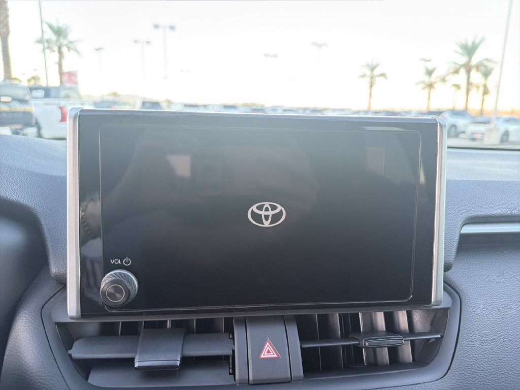 2024 Toyota RAV4 SE - Photo 20