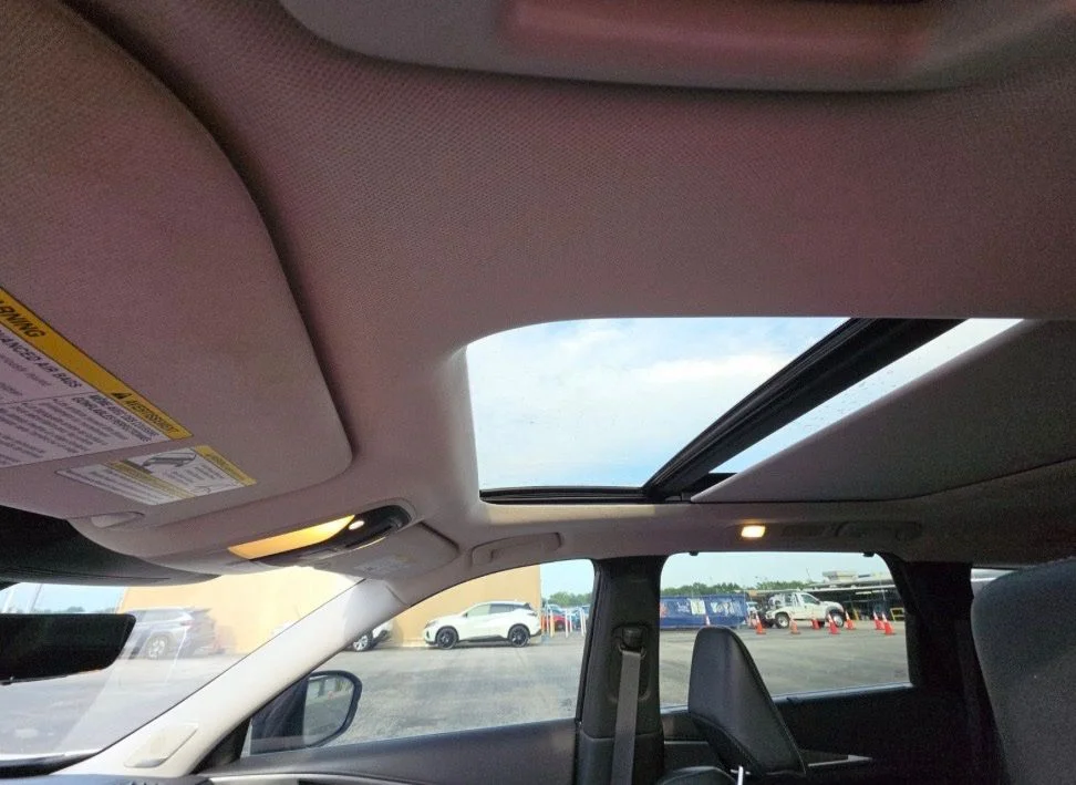 Certified Used 2023 White INFINITI LUXE image 7