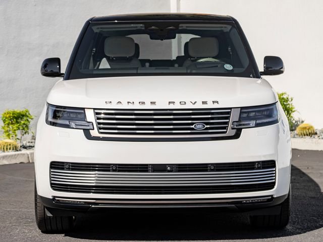 Used 2025 Icy White Gloss Land Rover SV image 3