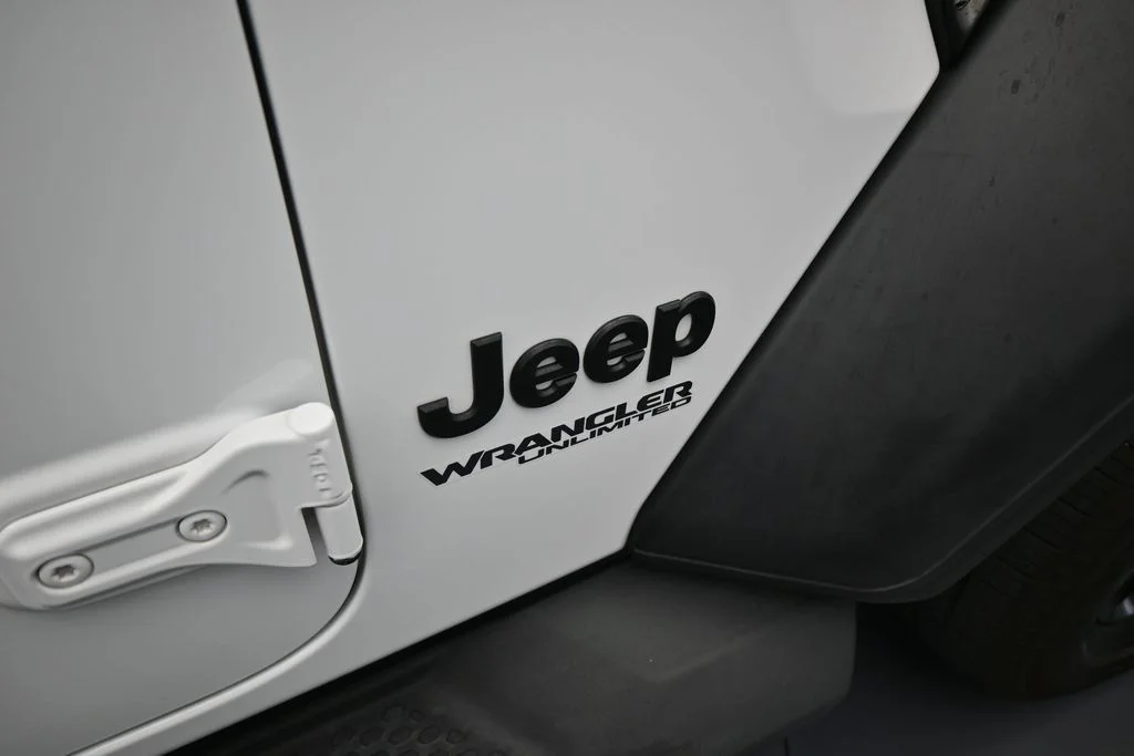 Used 2022 Bright White Clearcoat Jeep Unlimited Sport Altitude image 46