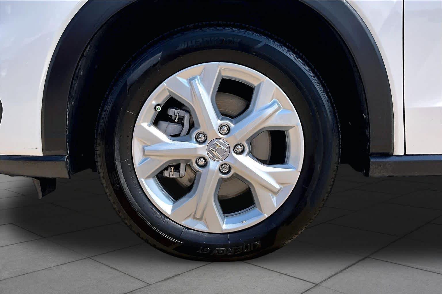 Used 2025 Platinum White Pearl Honda LX image 11