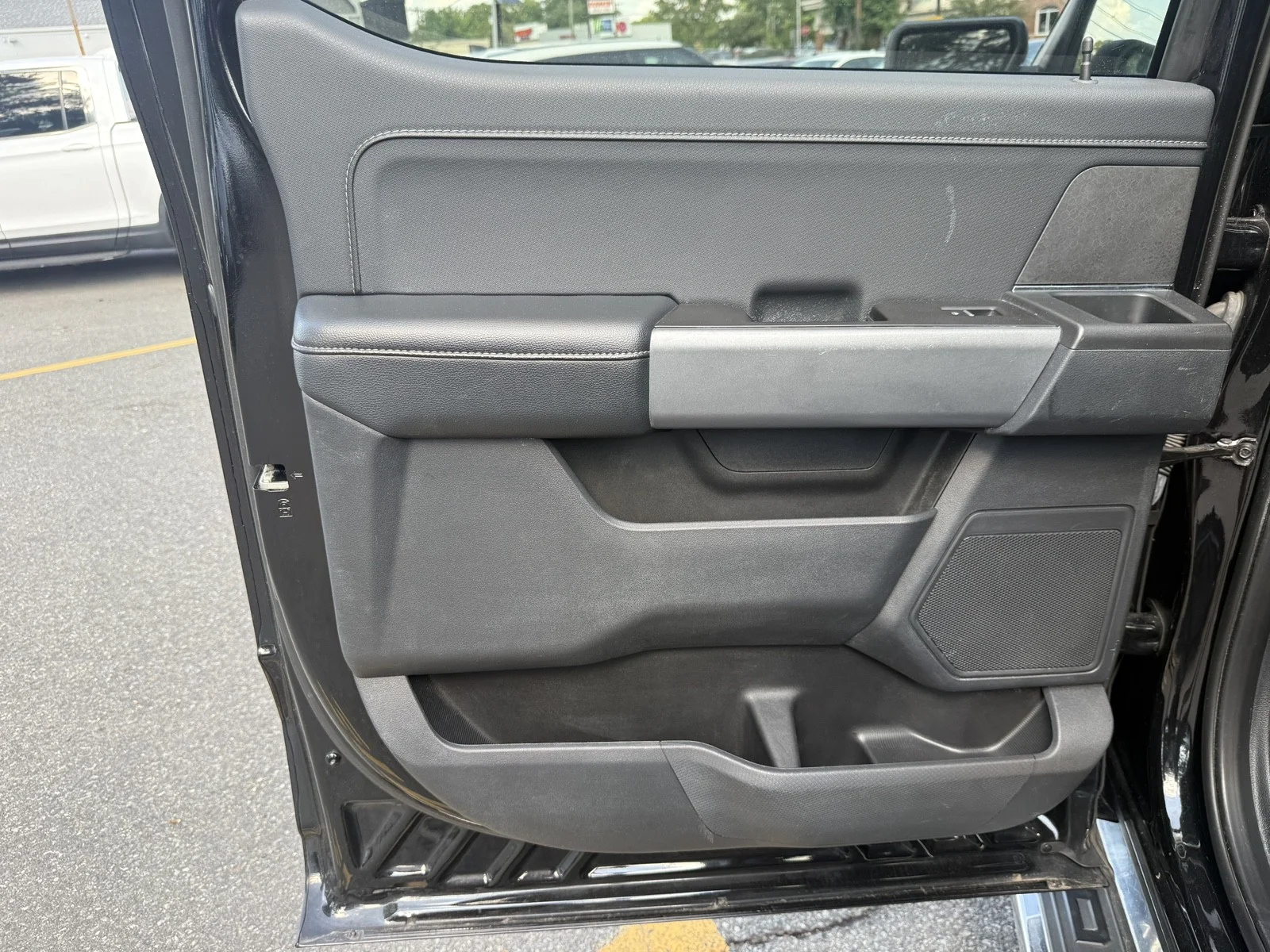 Used 2024 Agate Black Metallic Ford XLT 4WD image 28