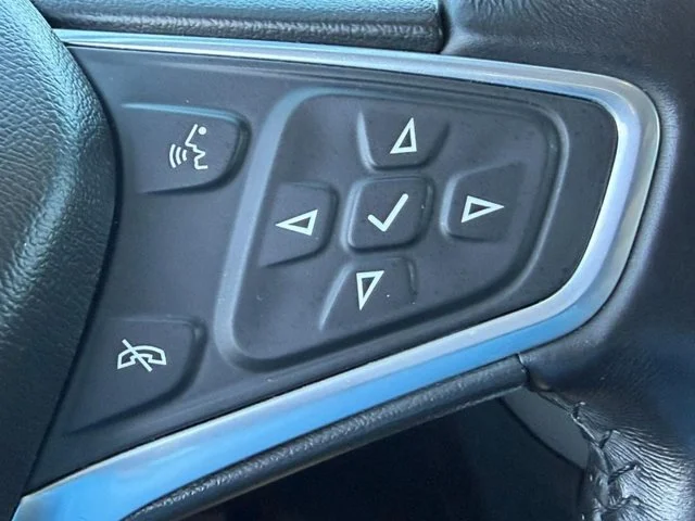 Used 2022 SILVER ICE METALLIC Chevrolet LT image 19