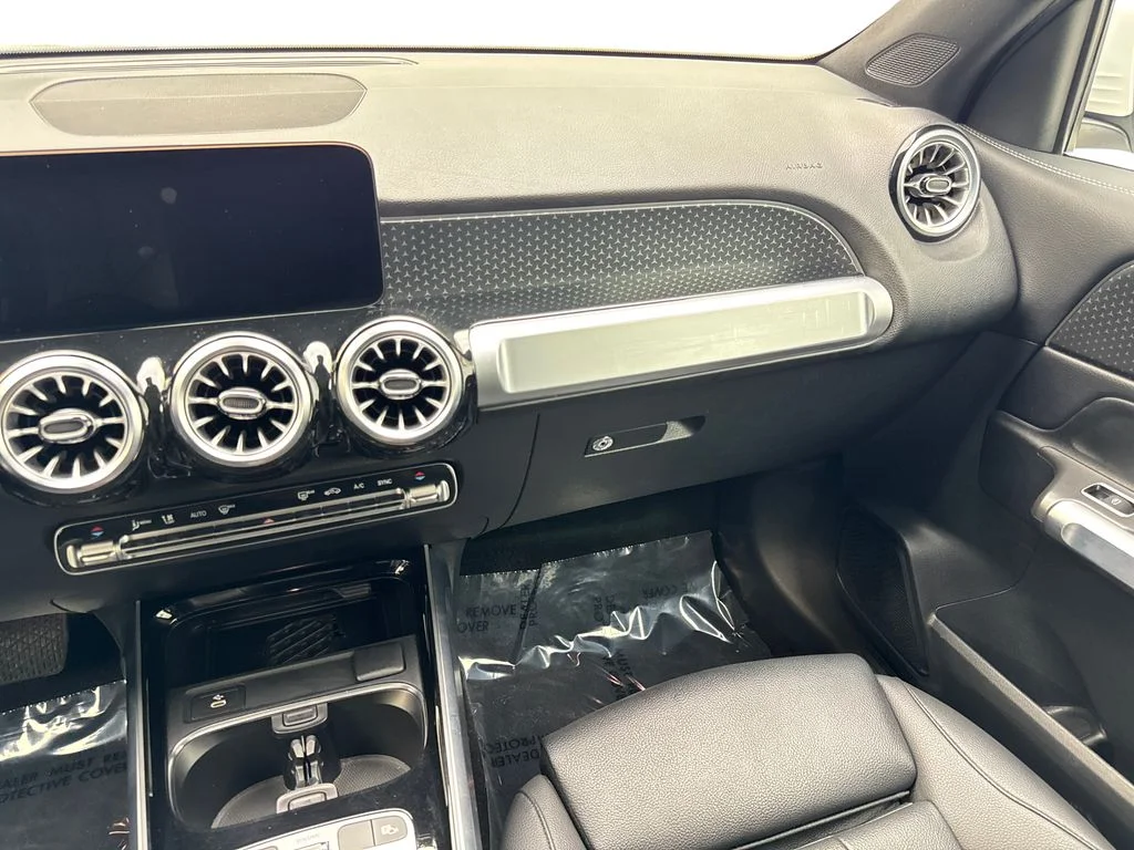 Used 2024 White Mercedes-Benz GLB 250 image 51