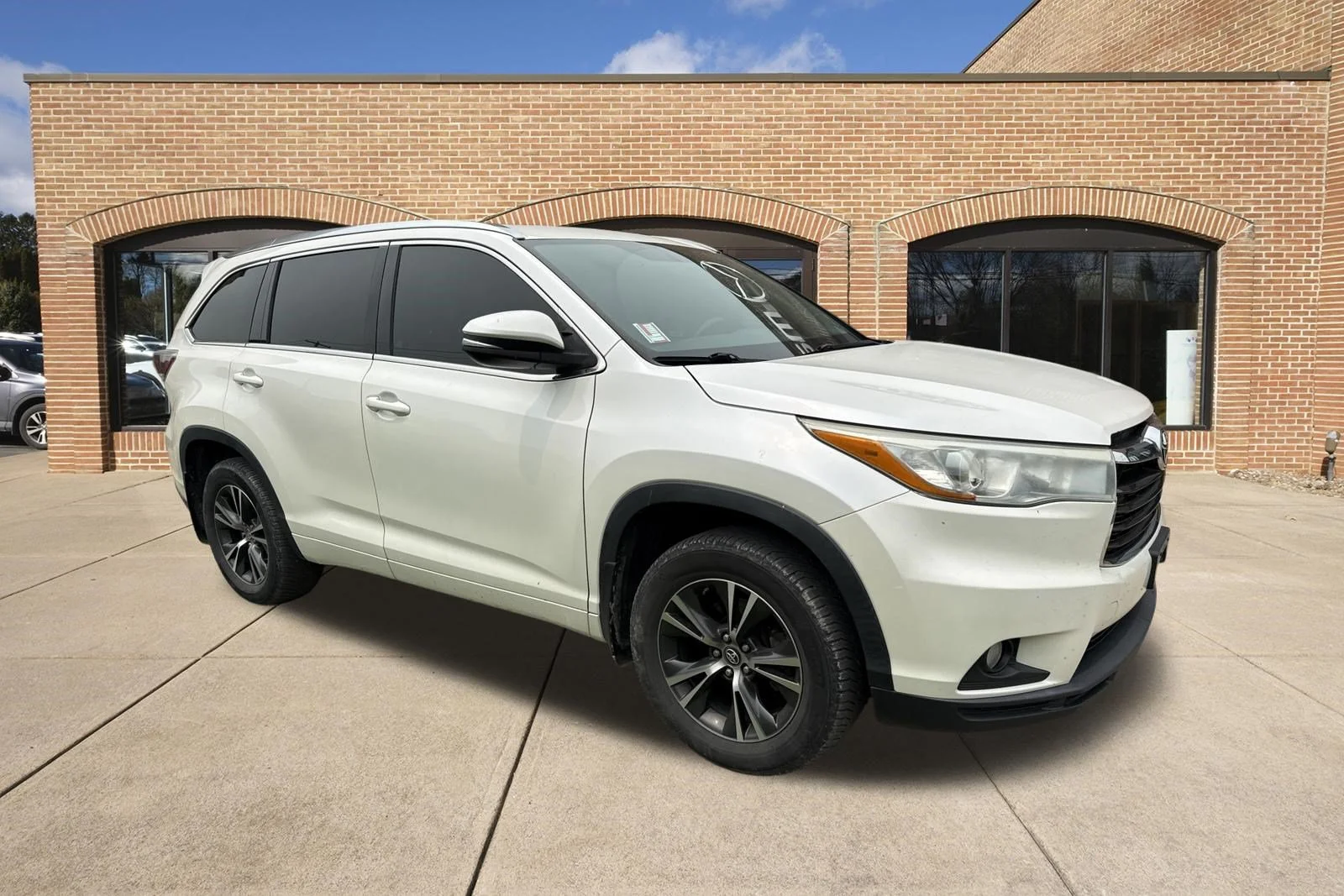 Used 2016 Blizzard Pearl Toyota XLE image 16