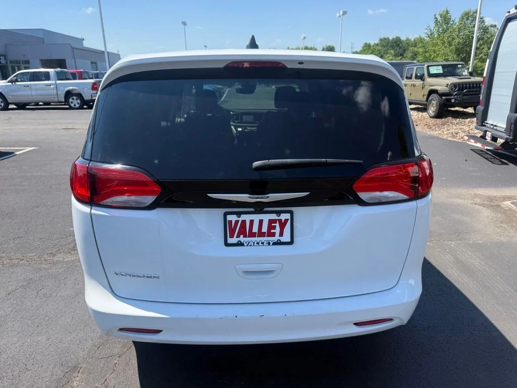Used 2023 White Chrysler LX image 6