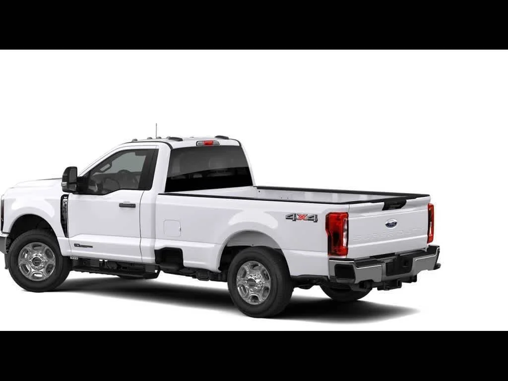New 2026 Oxford White Ford XLT image 2