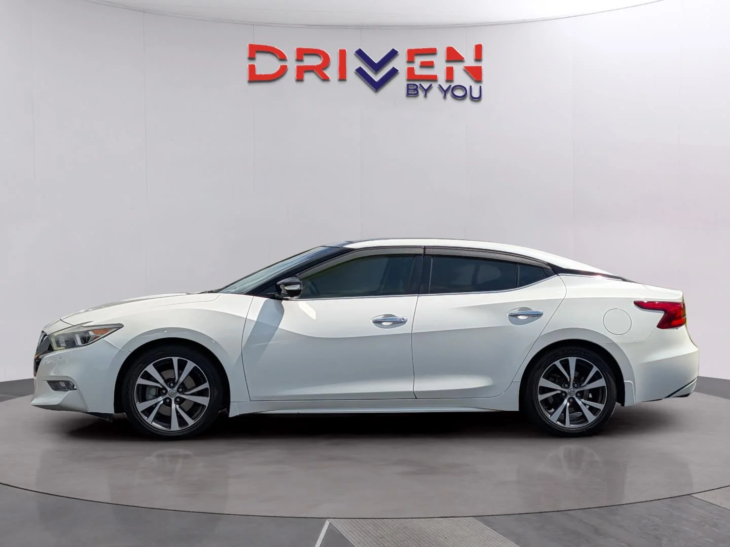 Used 2017 Pearl White Nissan Platinum image 2