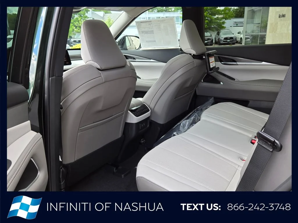 New 2027 DEEP EMERALD INFINITI Luxe AWD image 19