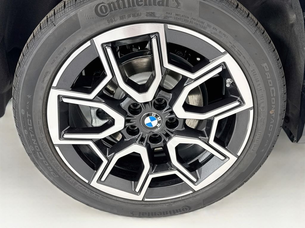 New 2027 Space Silver Metallic BMW xDrive28i image 32