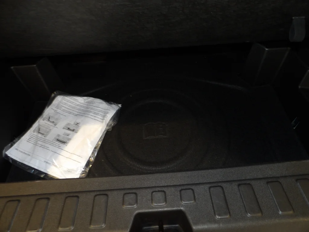 Used 2024 Downpour Metallic GMC SLE image 19