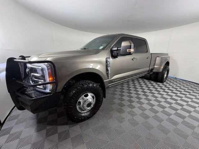 Used 2023 Gray Ford LARIAT image 3